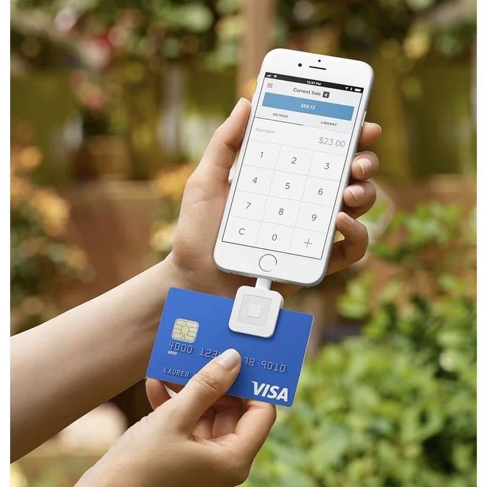 Square Reader for Magstripe Credit Card Scanner Lightning Connector iPad iPhone